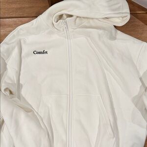 Comfrt Women's Cream Crew Neck Sweater